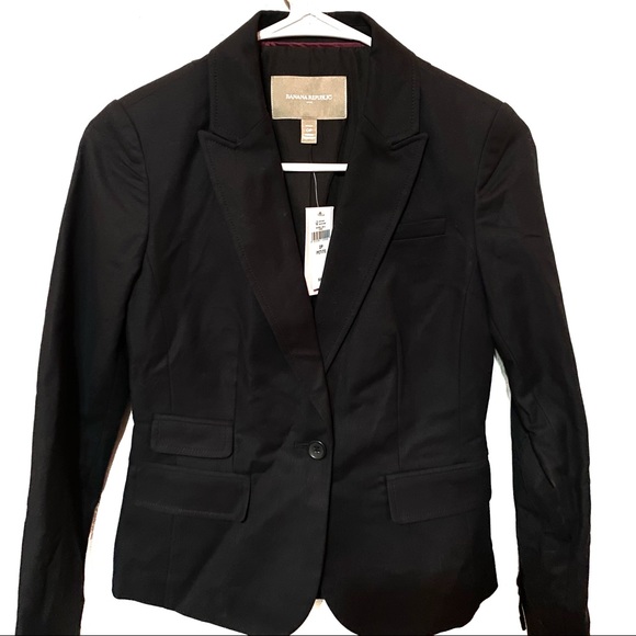 Banana Republic Jackets & Blazers - NWT Banana Republic Petite Black Suit Blazer